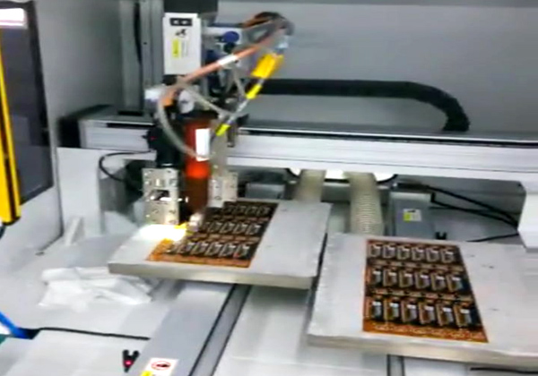 柜式雙Y軸點(diǎn)膠機(jī)SF-80 柜式雙Y軸點(diǎn)膠機(jī)SF-80